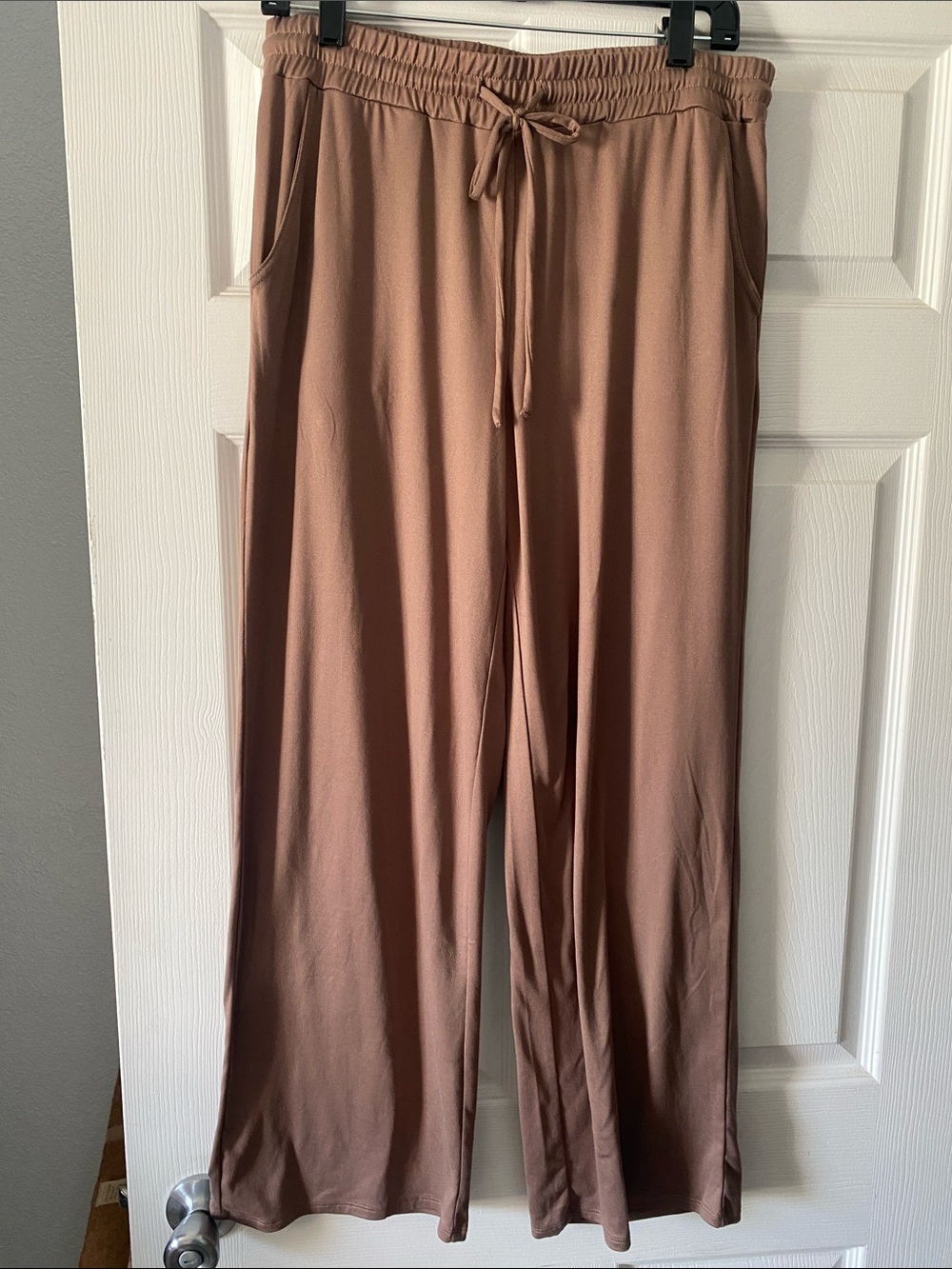 bobeau Relaxed Wide-Leg Drawstring Joggers - Brown